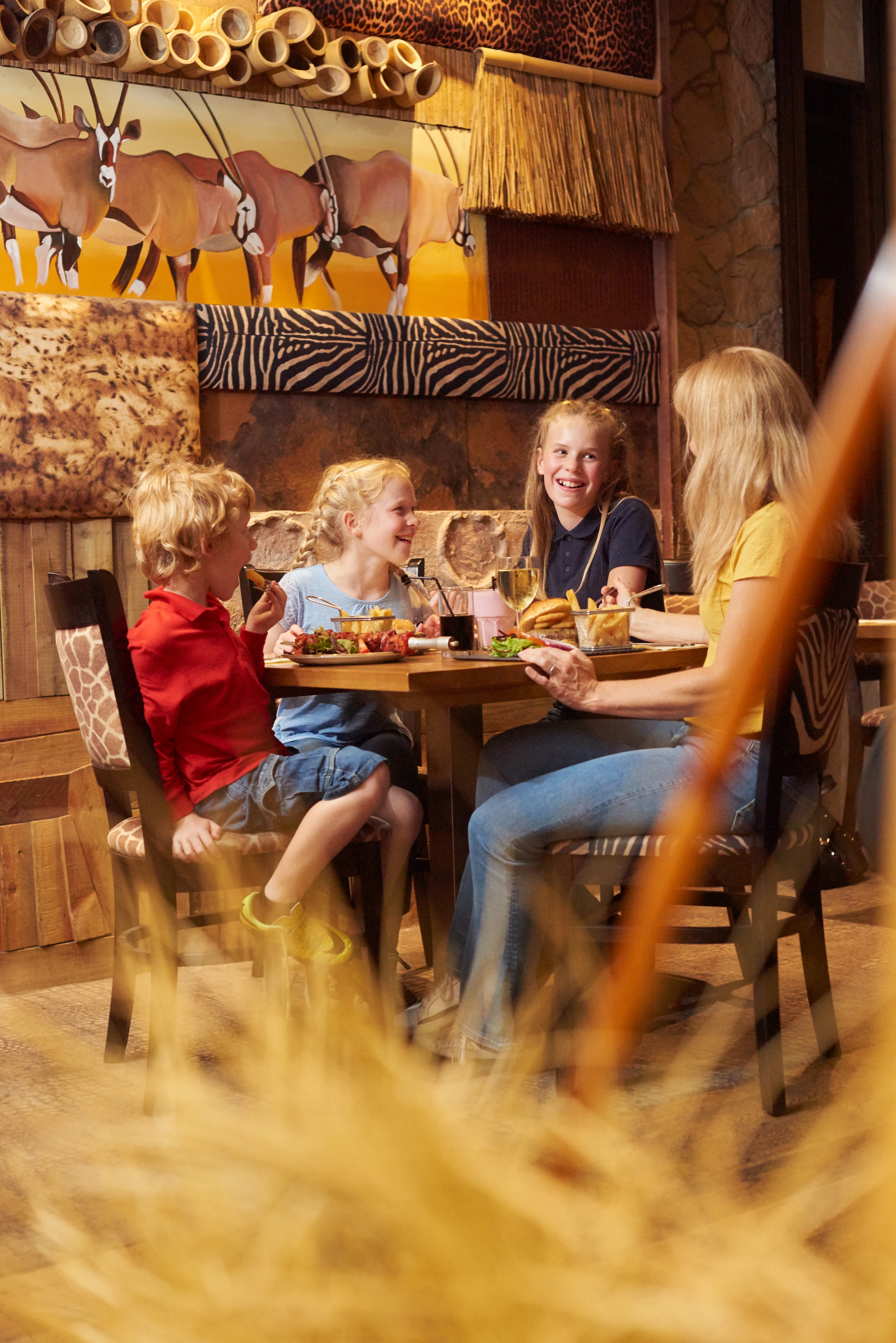 The Zafari Bar And Grill In The Chessington Safari Hotel (2)