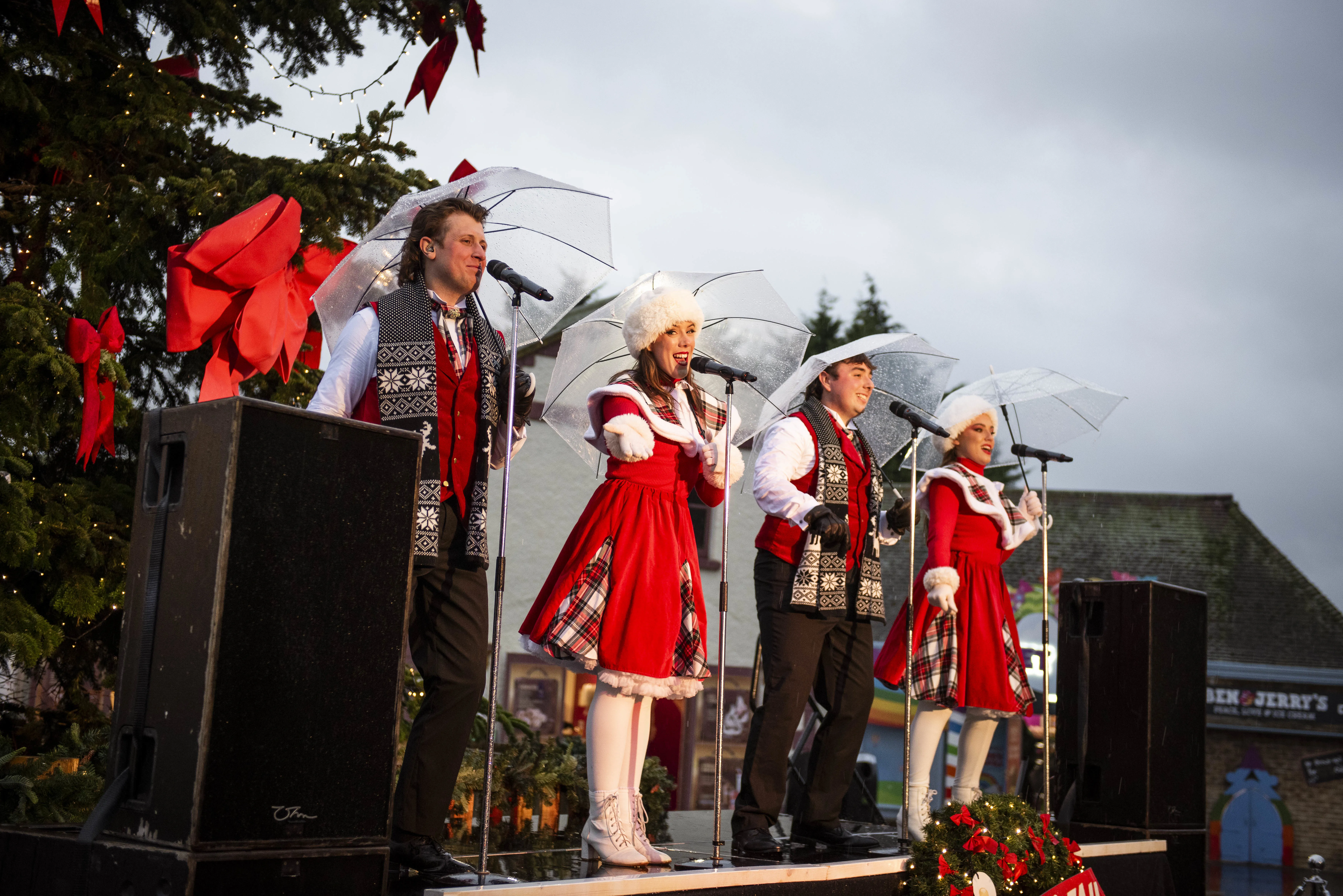 CWOA Christmas At Chessington Carollers